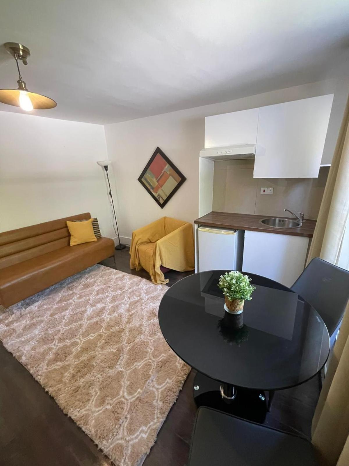 Cromwell Apartment